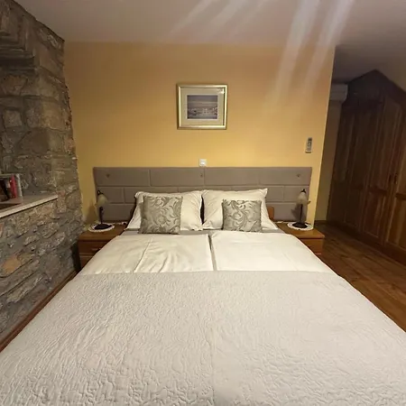 Paola Guest house