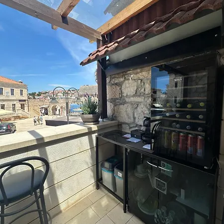 Paola Guest house *